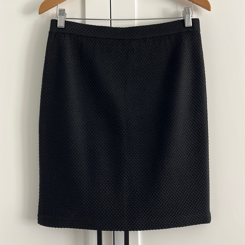 St. John Collection - Black Knit Skirt
Sz 8